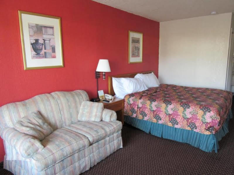 Days Inn By Wyndham Augusta Wheeler Road Exterior foto